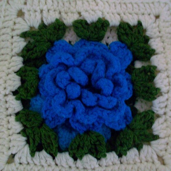 Vintage 70's Hand Crochet 3D Flowers Granny Square Fringed Afghan 42" x 72" - Picture 5 of 8